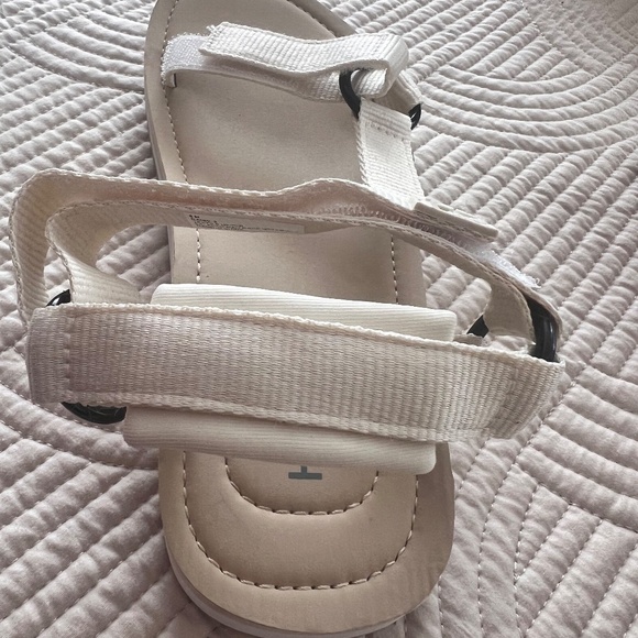 Hurley Women's Sandals - Picture 3 of 4
